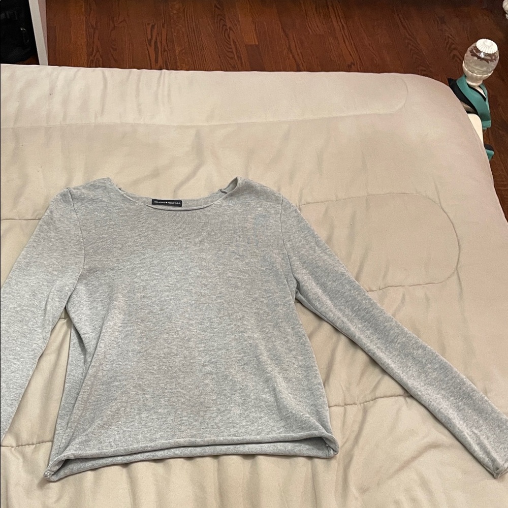 Brandy Melville Light Gray Long Sleeve Top